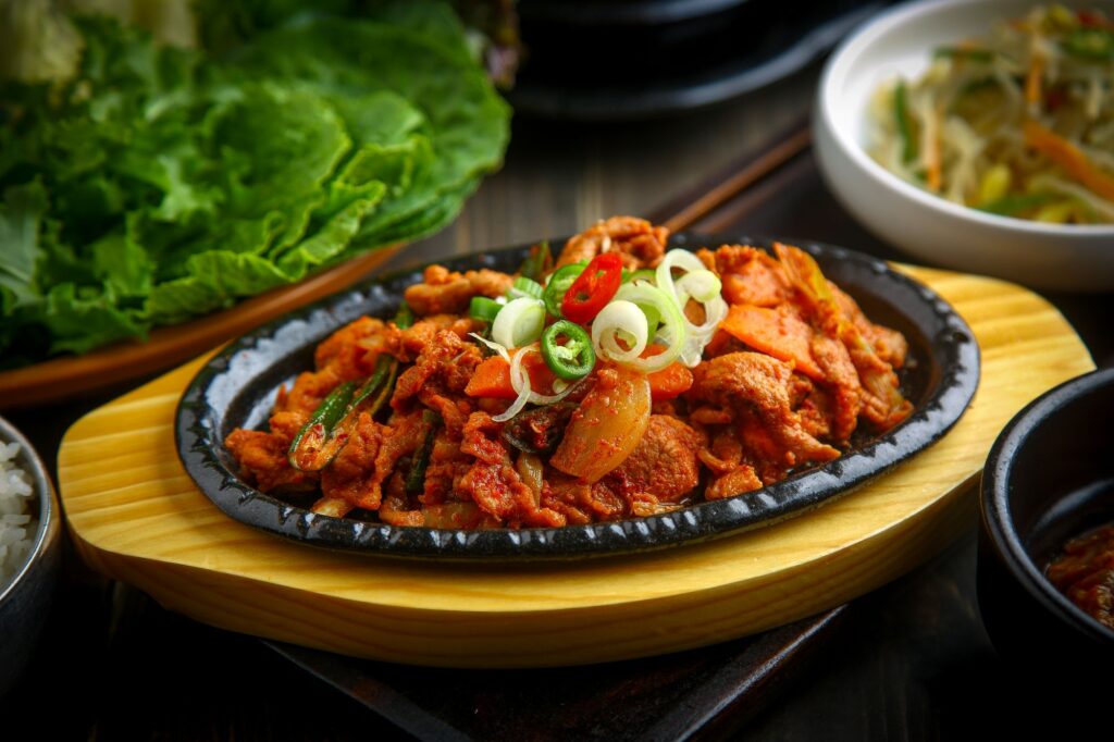 점심 식사: 유일한 '일반식'으로 사회생활과 나트륨 챙기기